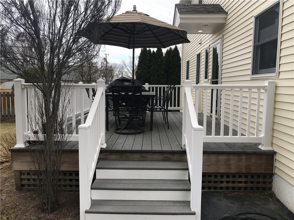 236 Mapleton Street Cranston, RI 02910 - Photo 4 of 40 Gallery Image 4