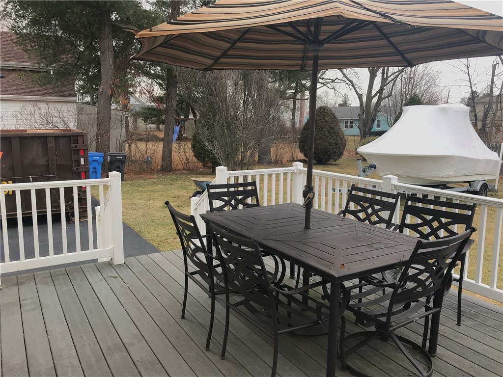 236 Mapleton Street Cranston, RI 02910 - Photo 5 of 40 Gallery Image 5