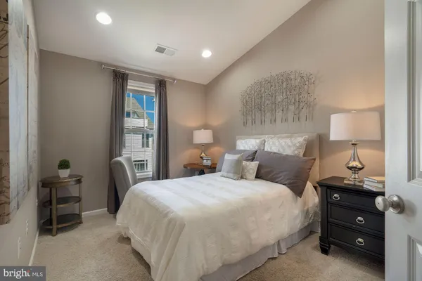 $3,500 | 22595 Willington Square, Ashburn, VA 20148