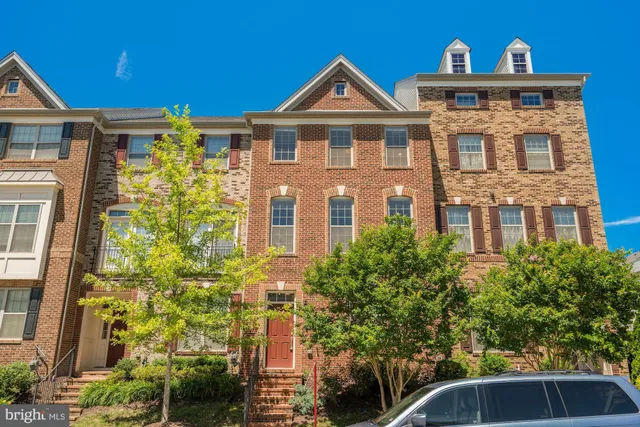 $3,500 | 22595 Willington Square, Ashburn, VA 20148