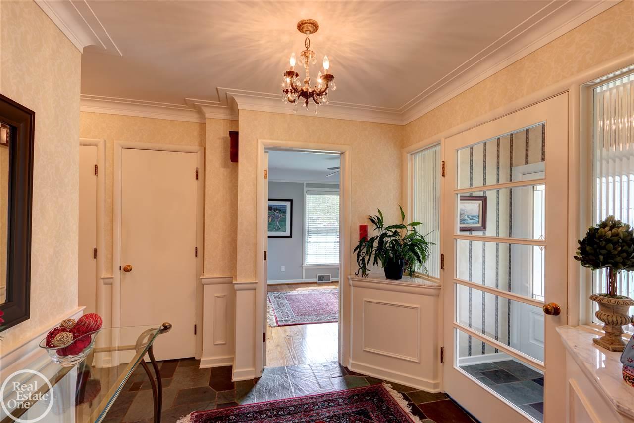 1160 South Renaud Road Grosse Pointe Woods, MI 48236 - Photo 16 of 48