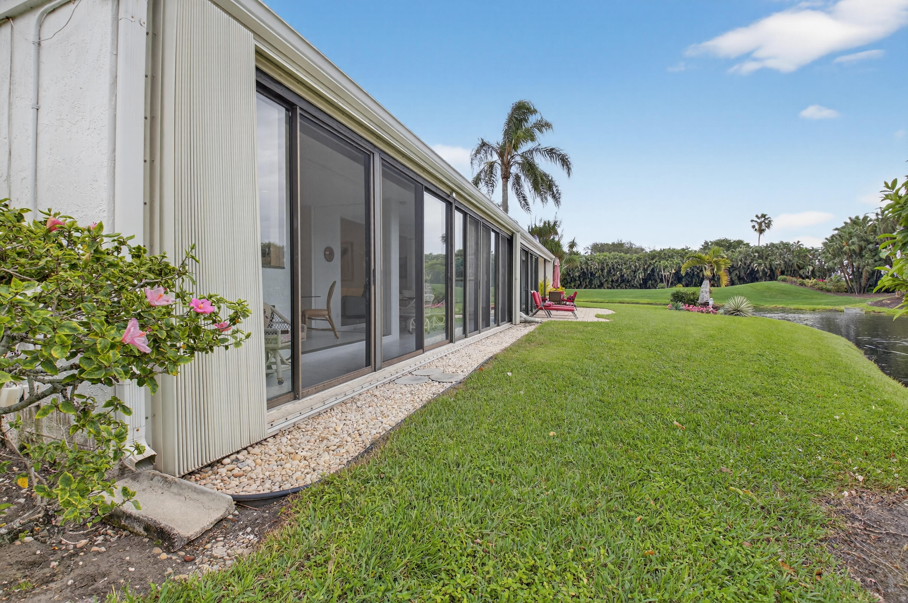 19620 Sawgrass Circle, Unit 2802 Boca Raton, FL 33434 - Photo 33 of 79 a view of a garden with a flower garden