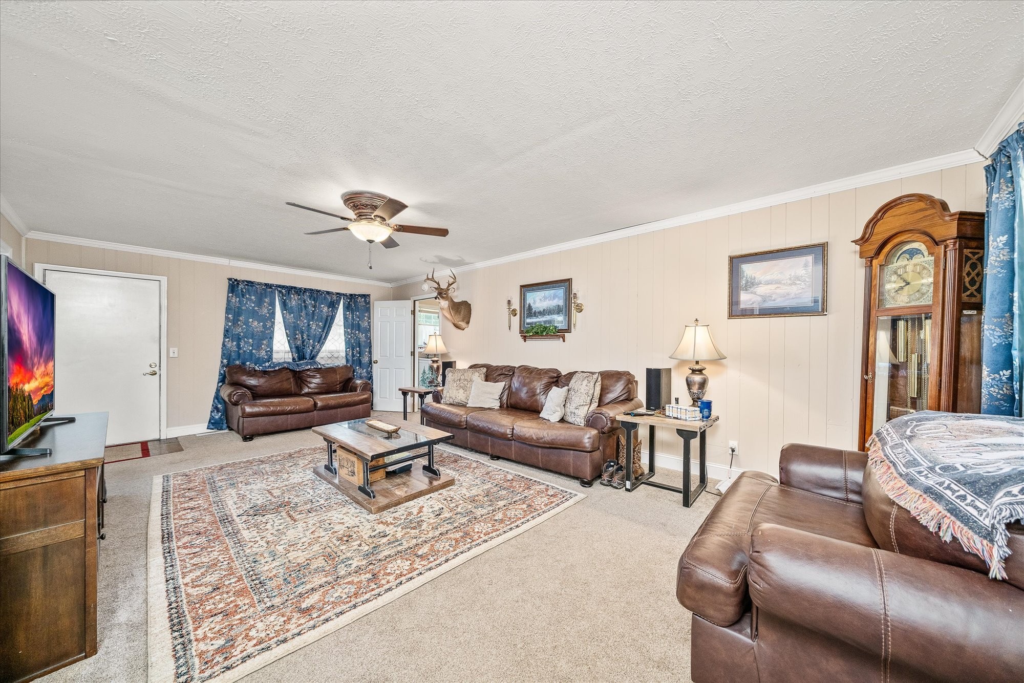 221 Magnolia Road Sparta, TN 38583 - Photo 3 of 36 a living room with furniture and a flat screen tv