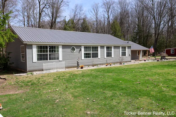 $299,700 | 3696 South Cobmoosa Trail, Hesperia, MI 49421