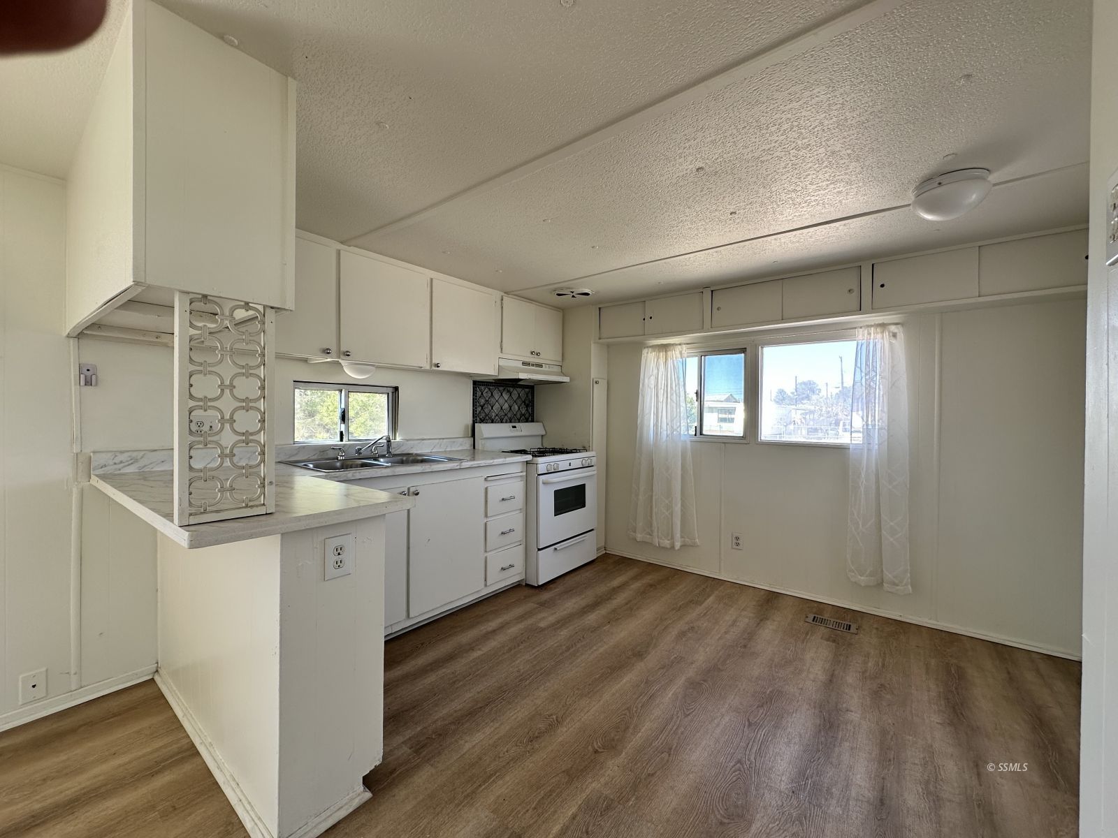 717 West Reeves Avenue Ridgecrest, CA 93555 - Photo 5 of 12