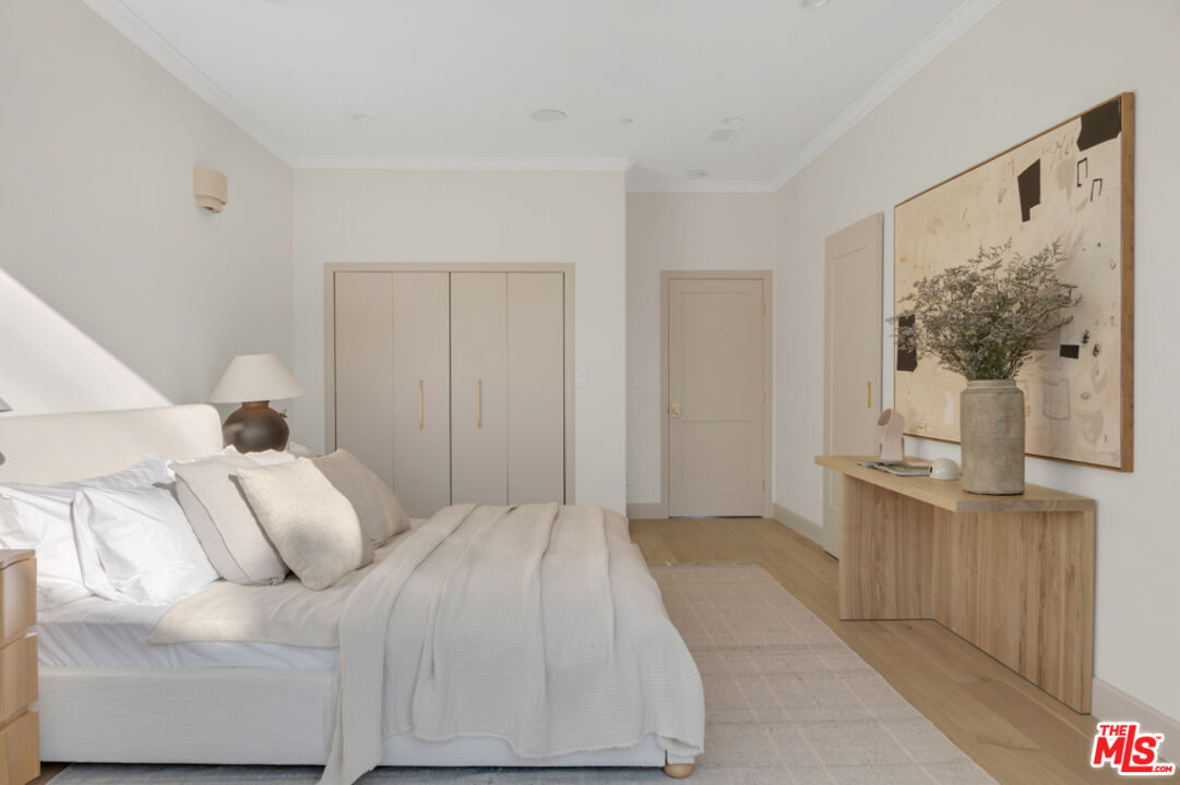 3617 Hillcrest Drive Los Angeles, CA 90016 - Photo 19 of 34 a bedroom with a bed and a painting on the wall