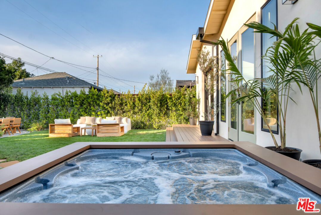 3617 Hillcrest Drive Los Angeles, CA 90016 - Photo 29 of 34 a view of a backyard and swimming pool