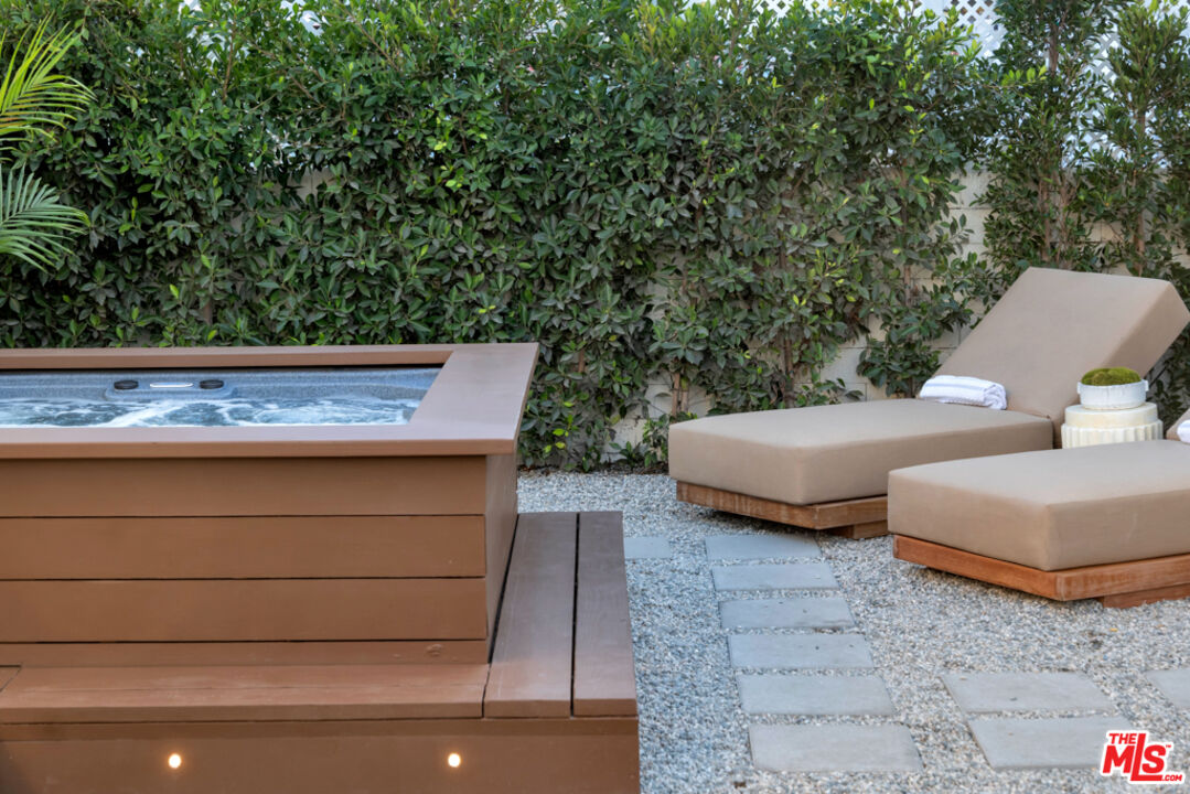 3617 Hillcrest Drive Los Angeles, CA 90016 - Photo 30 of 34 a view of a couches in the patio