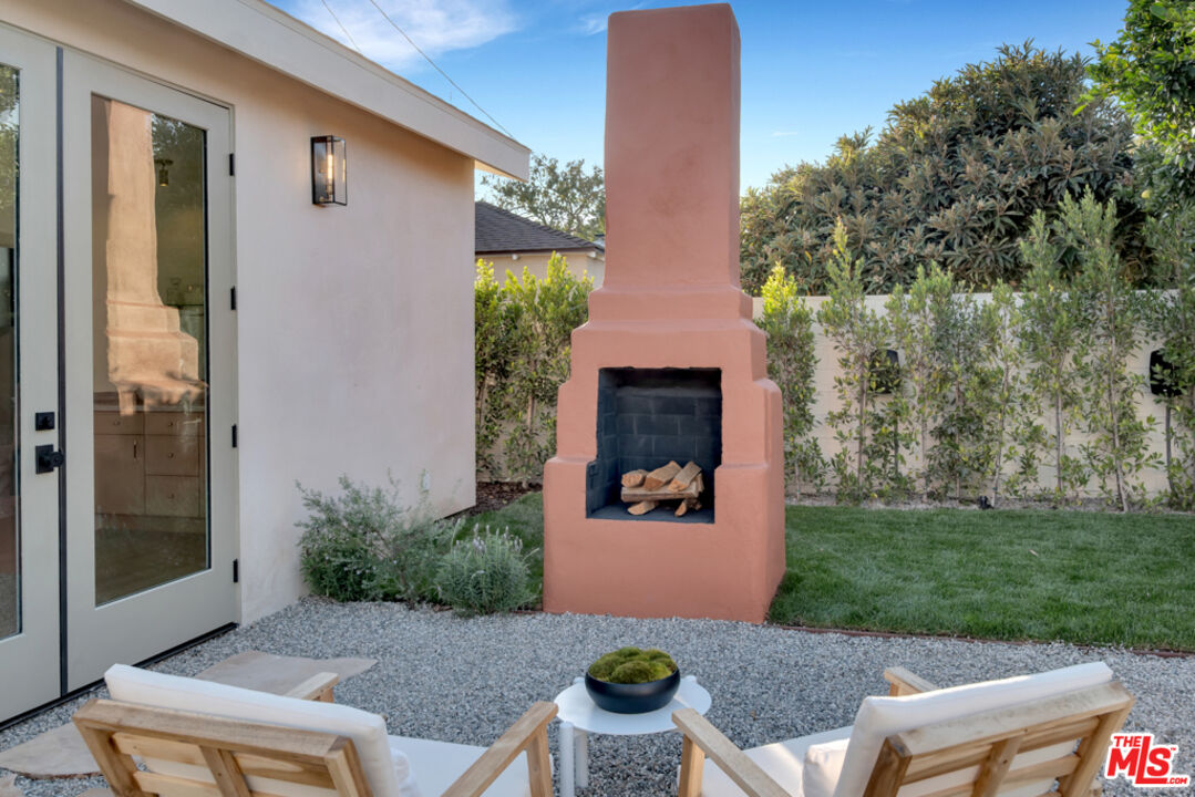 3617 Hillcrest Drive Los Angeles, CA 90016 - Photo 33 of 34 a view of backyard with outdoor seating and green space