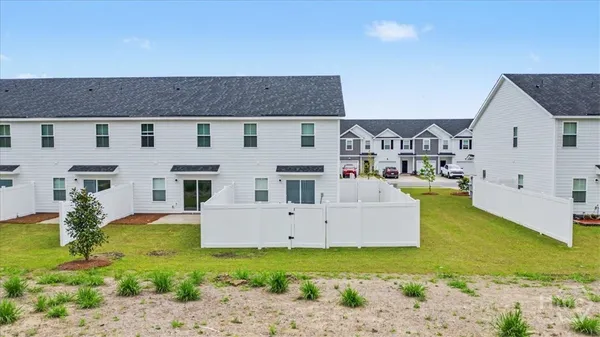 $2,300 | 87 Stafford Loop, Richmond Hill, GA 31324