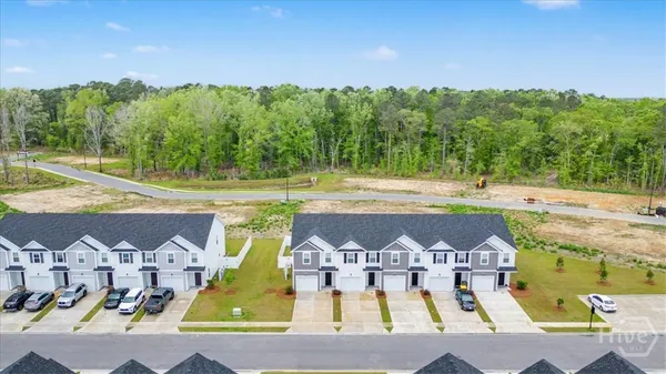 $2,300 | 87 Stafford Loop, Richmond Hill, GA 31324