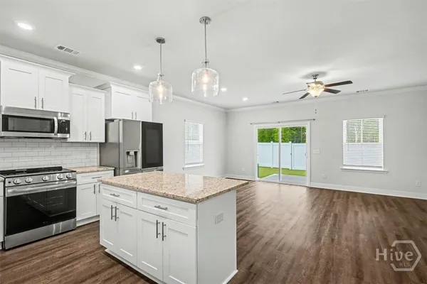 $2,300 | 87 Stafford Loop, Richmond Hill, GA 31324