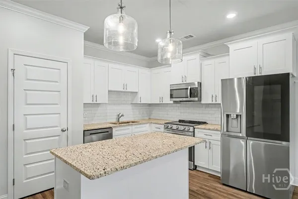 $2,300 | 87 Stafford Loop, Richmond Hill, GA 31324