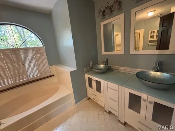 $439,900 | 1599 Paradise Valley Drive, High Ridge, MO 63049