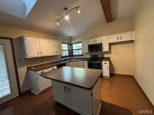 $439,900 | 1599 Paradise Valley Drive, High Ridge, MO 63049