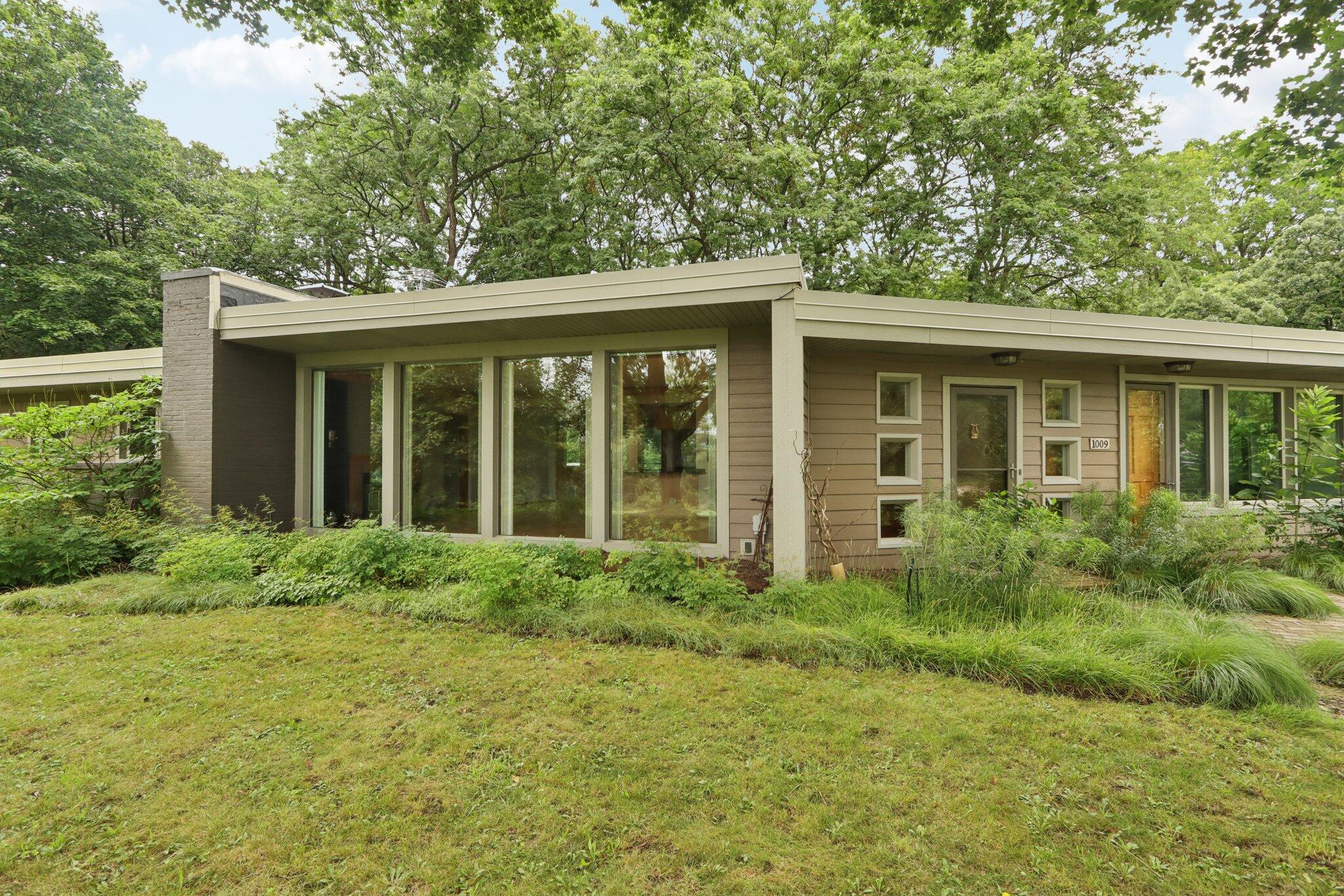 1009 Spring Valley Road Burlington, WI 53105 - Photo 27 of 46 Summer View of Home