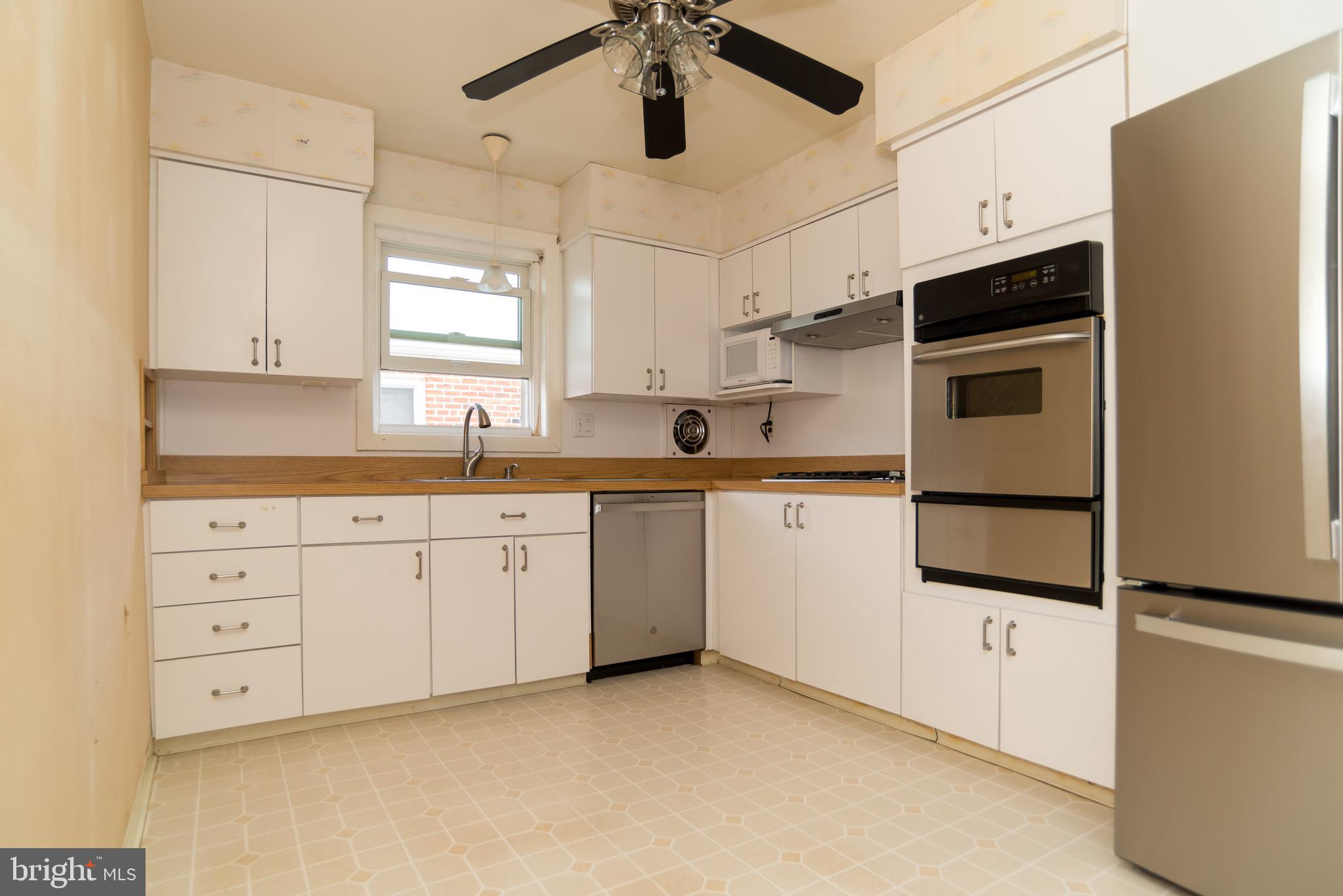 9838 Dungan Road Philadelphia, PA 19115 - Photo 9 of 43 Kitchen