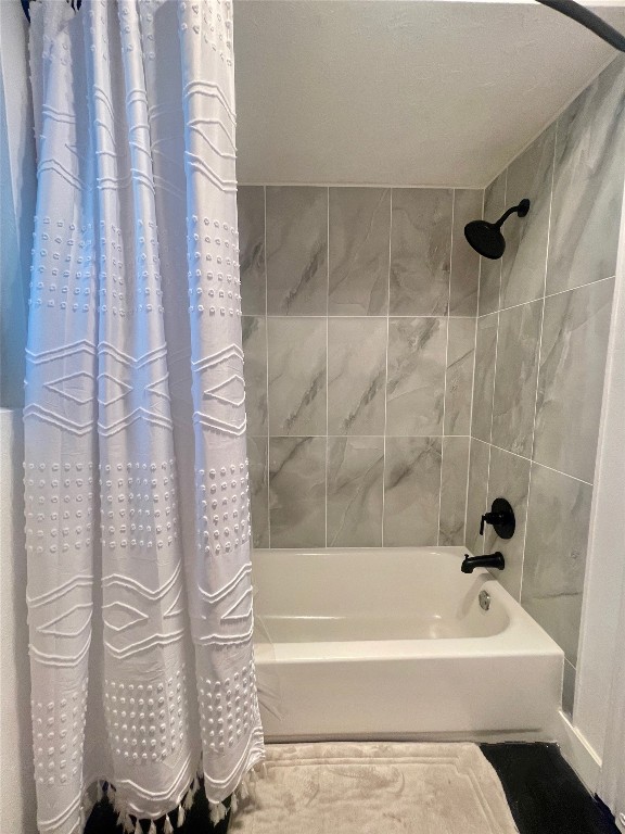 13214 Boca Raton Drive Houston, TX 77069 - Photo 16 of 29 Hallway bathroom newly renovated