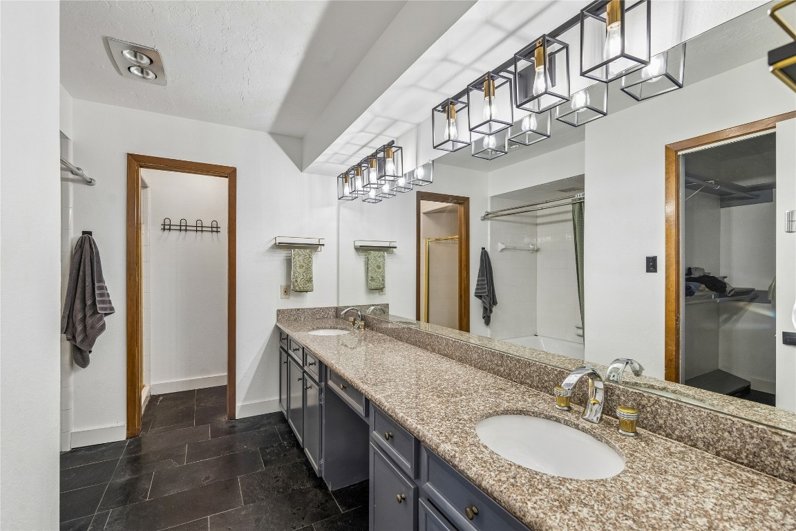 13214 Boca Raton Drive Houston, TX 77069 - Photo 18 of 29 Master bathroom