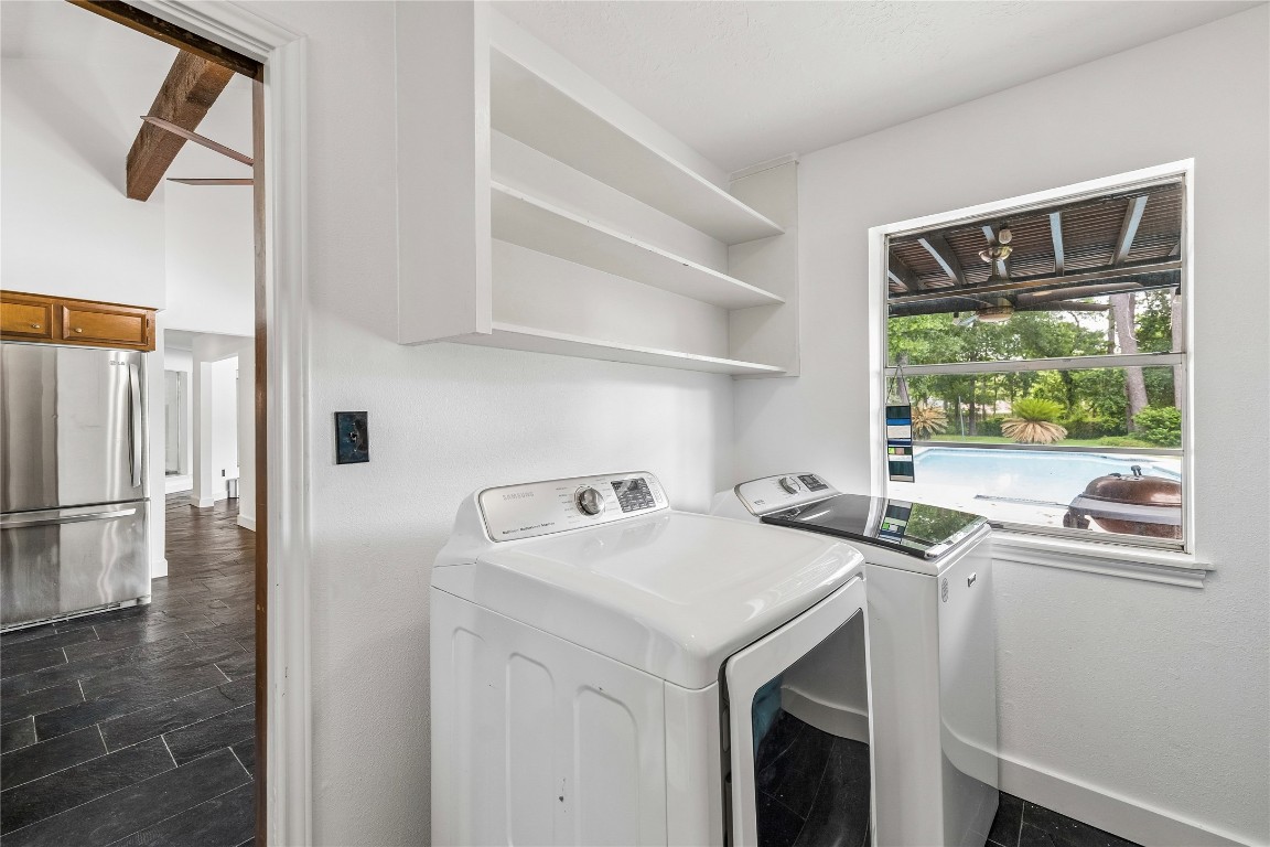 13214 Boca Raton Drive Houston, TX 77069 - Photo 24 of 29 Laundry in butler's pantry