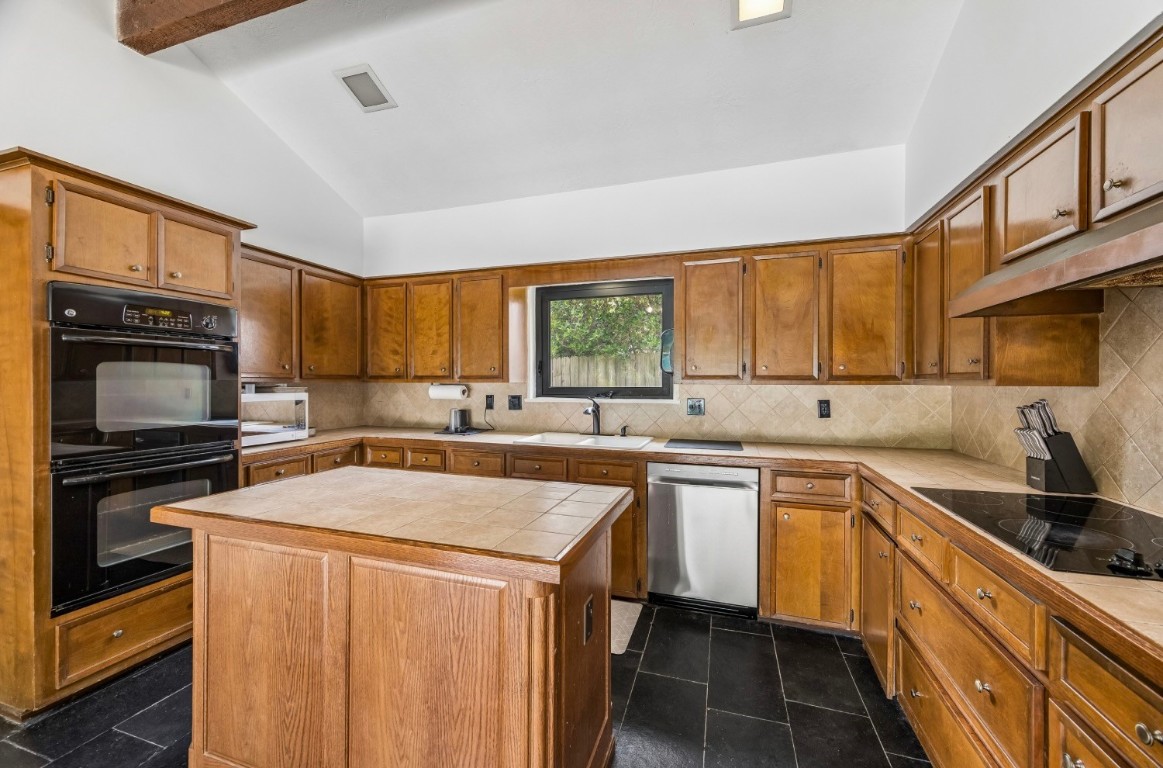 13214 Boca Raton Drive Houston, TX 77069 - Photo 8 of 29 Ample kitchen storage