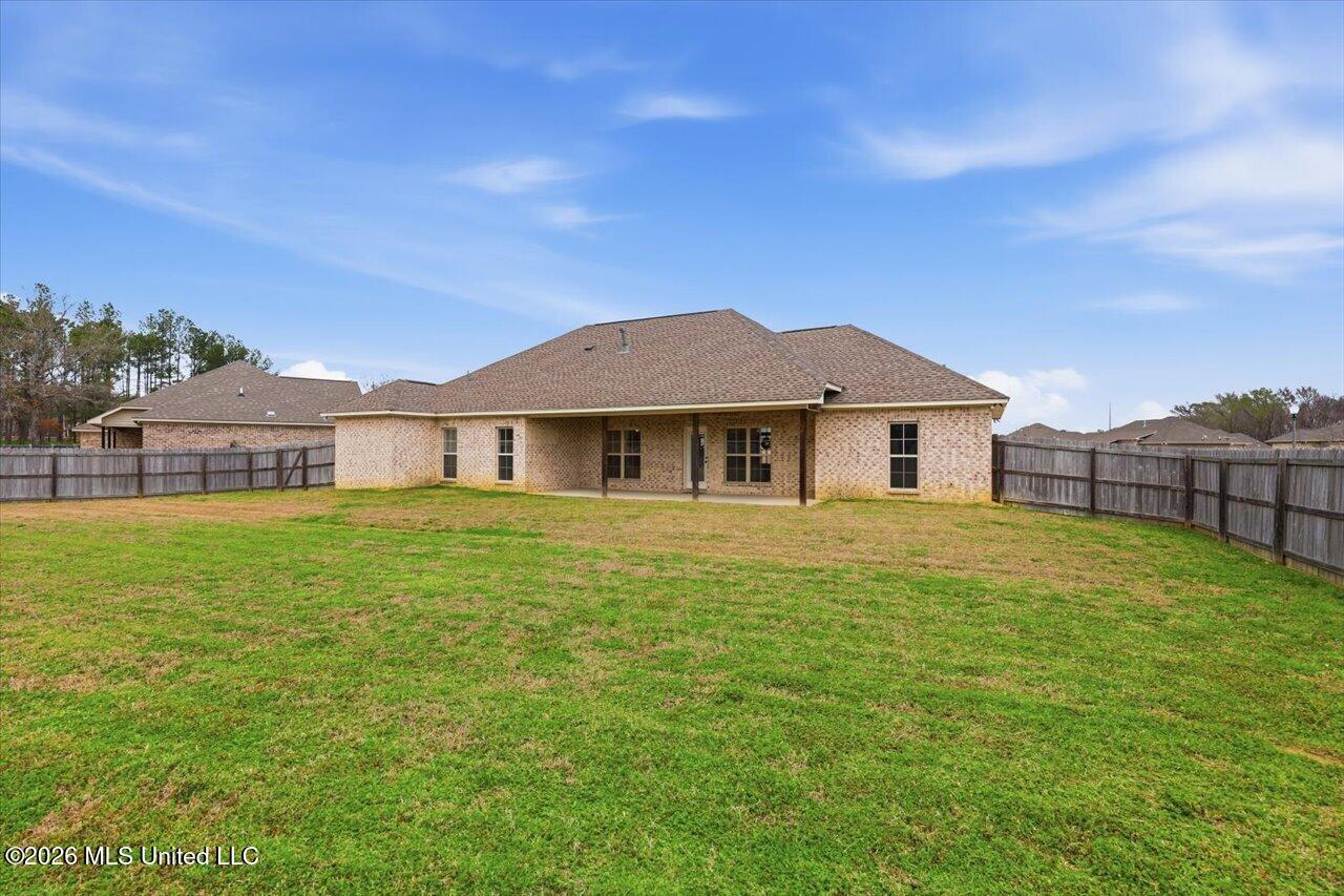 142 Western Ridge Circle Canton, MS 39046 - Photo 37 of 40 33-142 Western Ridge Cir _ Home Tours MS