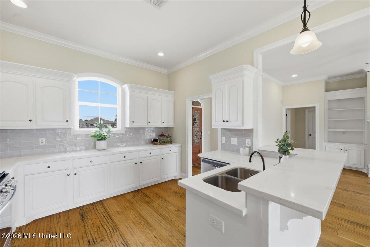 142 Western Ridge Circle Canton, MS 39046 - Photo 9 of 40 11-142 Western Ridge Cir _ Home Tours MS