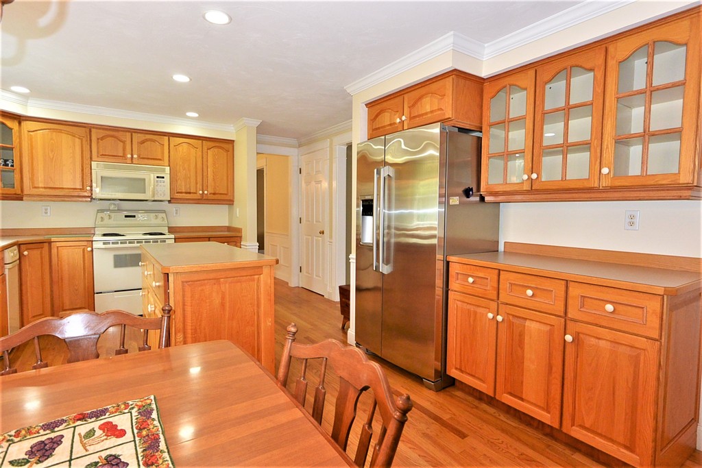 87 Lancaster Road Clinton, MA 01510 - Photo 3 of 30
