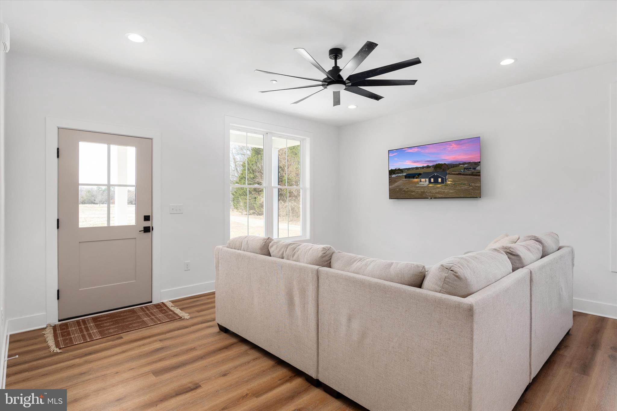 11473 Holly Road Ridgely, MD 21660 - Photo 12 of 38 Living Room