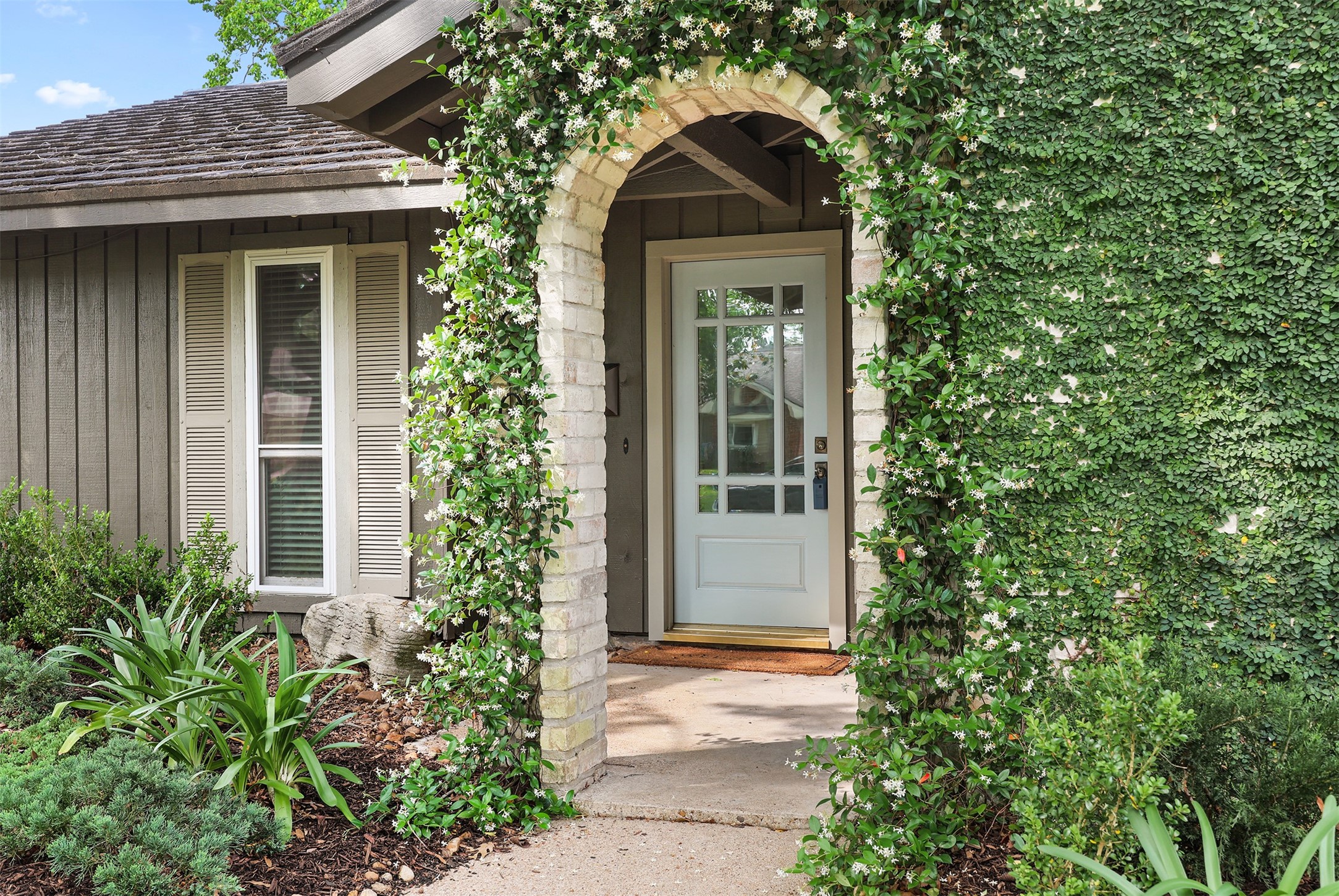 18306 Barbuda Lane Houston, TX 77058 - Photo 2 of 25 a front view of a house with garden