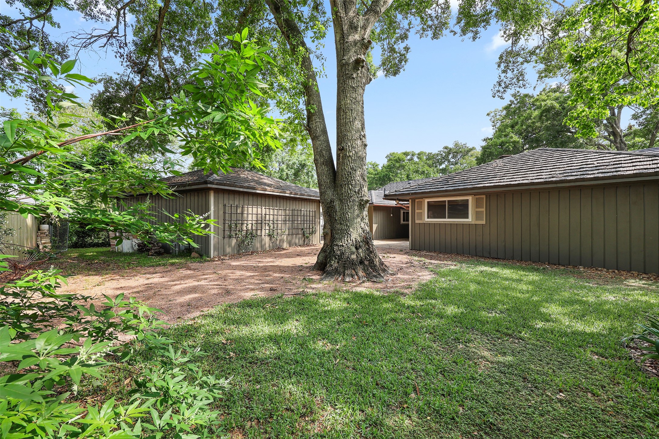 18306 Barbuda Lane Houston, TX 77058 - Photo 21 of 25 a view of a backyard with a barn