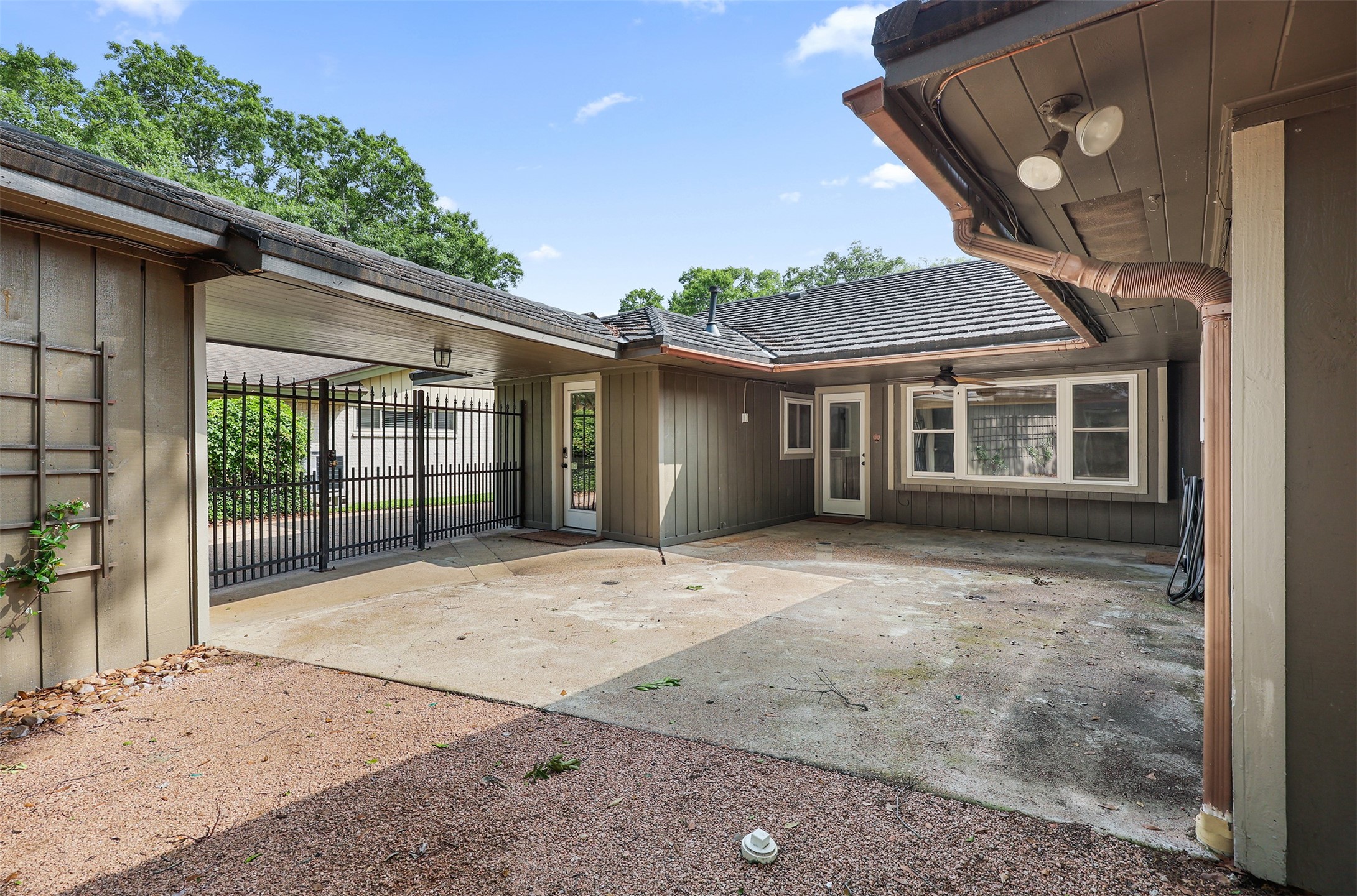 18306 Barbuda Lane Houston, TX 77058 - Photo 23 of 25 a house with a outdoor space