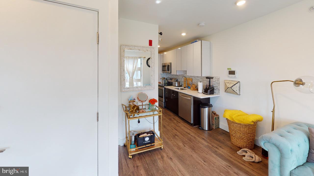 1155 South 15th Street, Unit 305 Philadelphia, PA 19146 - Photo 2 of 8