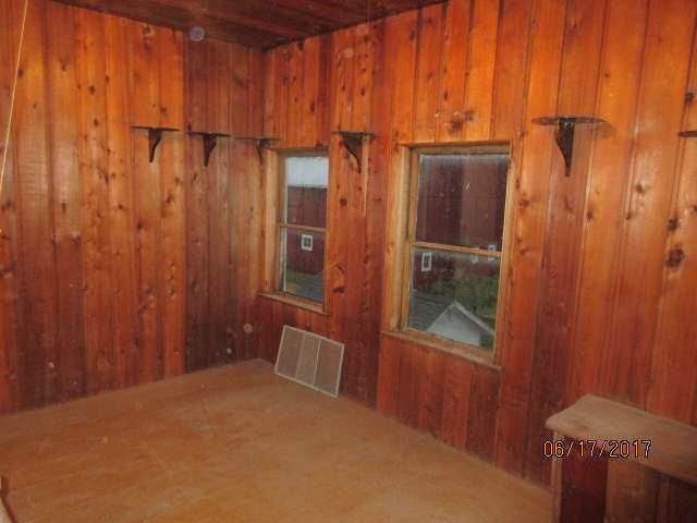 9815 East Prior Road Gaines, MI 48436 - Photo 10 of 22 31326109-9.JPG