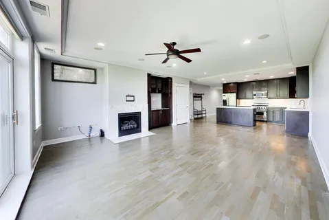 $675,000 | 1915 West Diversey Parkway, Unit 402, Chicago, IL 60614