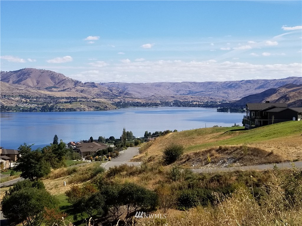 301 Clos Chevalle Road Chelan, WA 98816 - Photo 3 of 18 Gallery Image 3