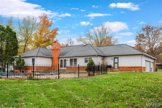 $769,000 | 318 Pebble Valley Drive, Town and Country, MO 63141