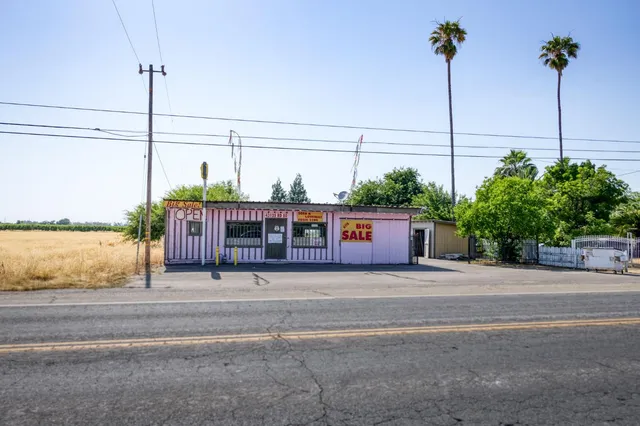 a view of a storage & utility room