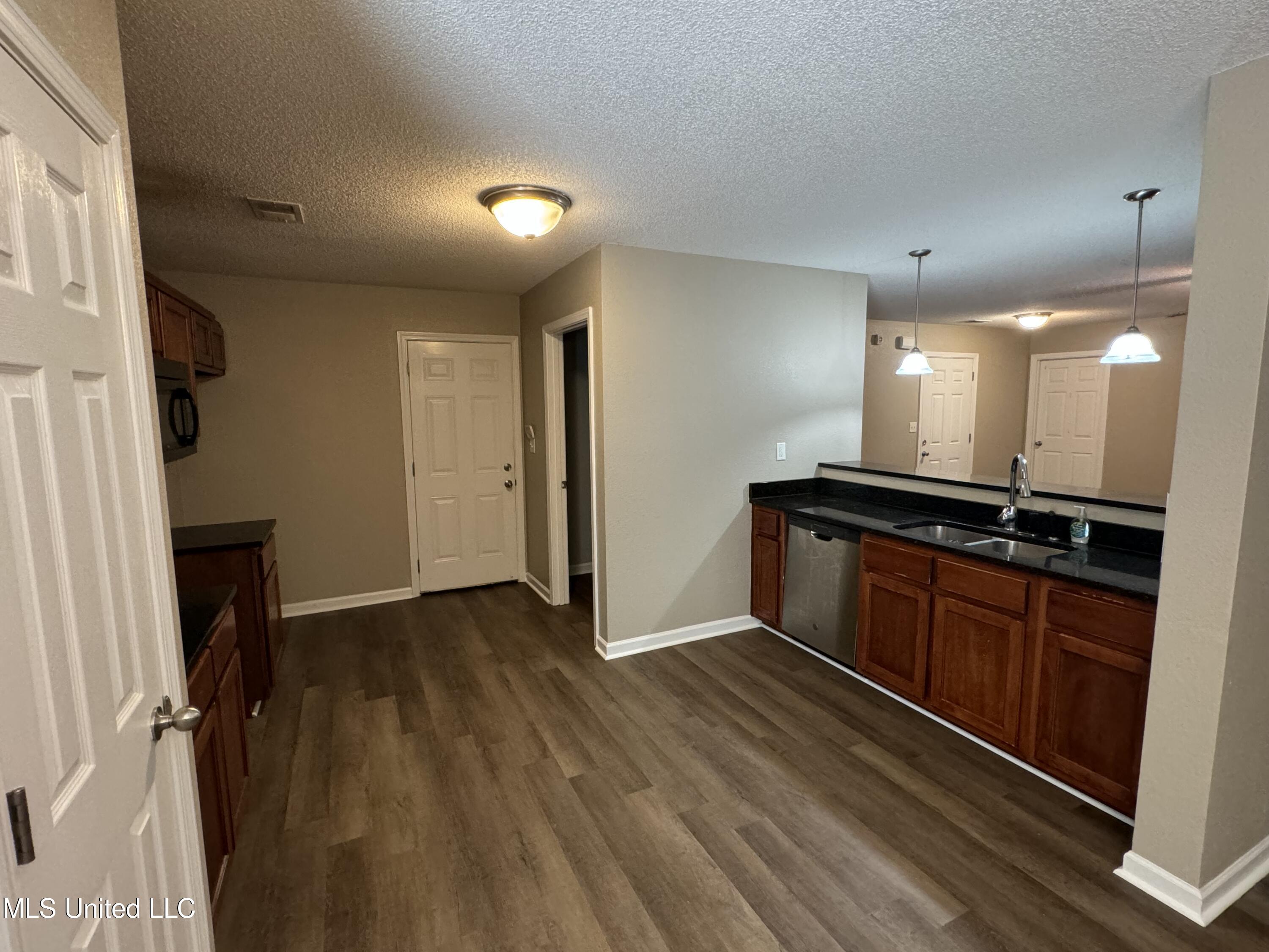 4052 Colton Drive Olive Branch, MS 38654 - Photo 5 of 35 kitchen
