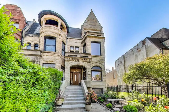 $975,000 | 4553 South Ellis Avenue, Chicago, IL 60653