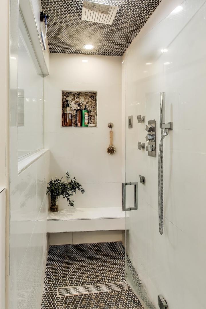4553 South Ellis Avenue Chicago, IL 60653 - Photo 28 of 62 a bathroom with a sink and a mirror
