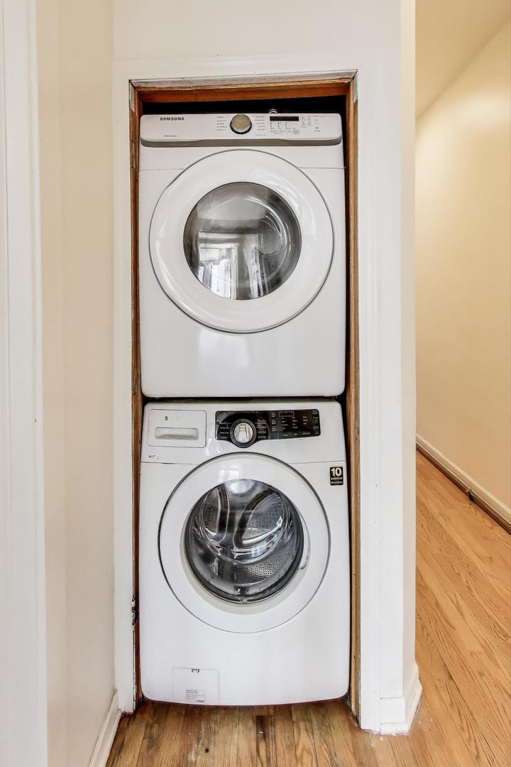 4553 South Ellis Avenue Chicago, IL 60653 - Photo 37 of 62 a utility room with dryer and washer