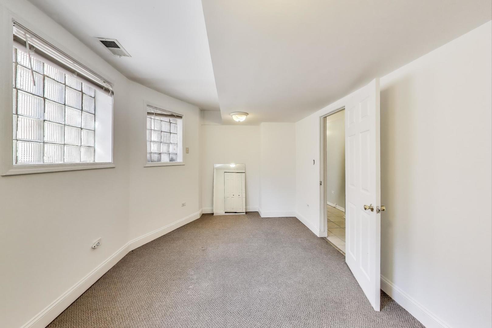 4553 South Ellis Avenue Chicago, IL 60653 - Photo 51 of 62 an empty room with windows