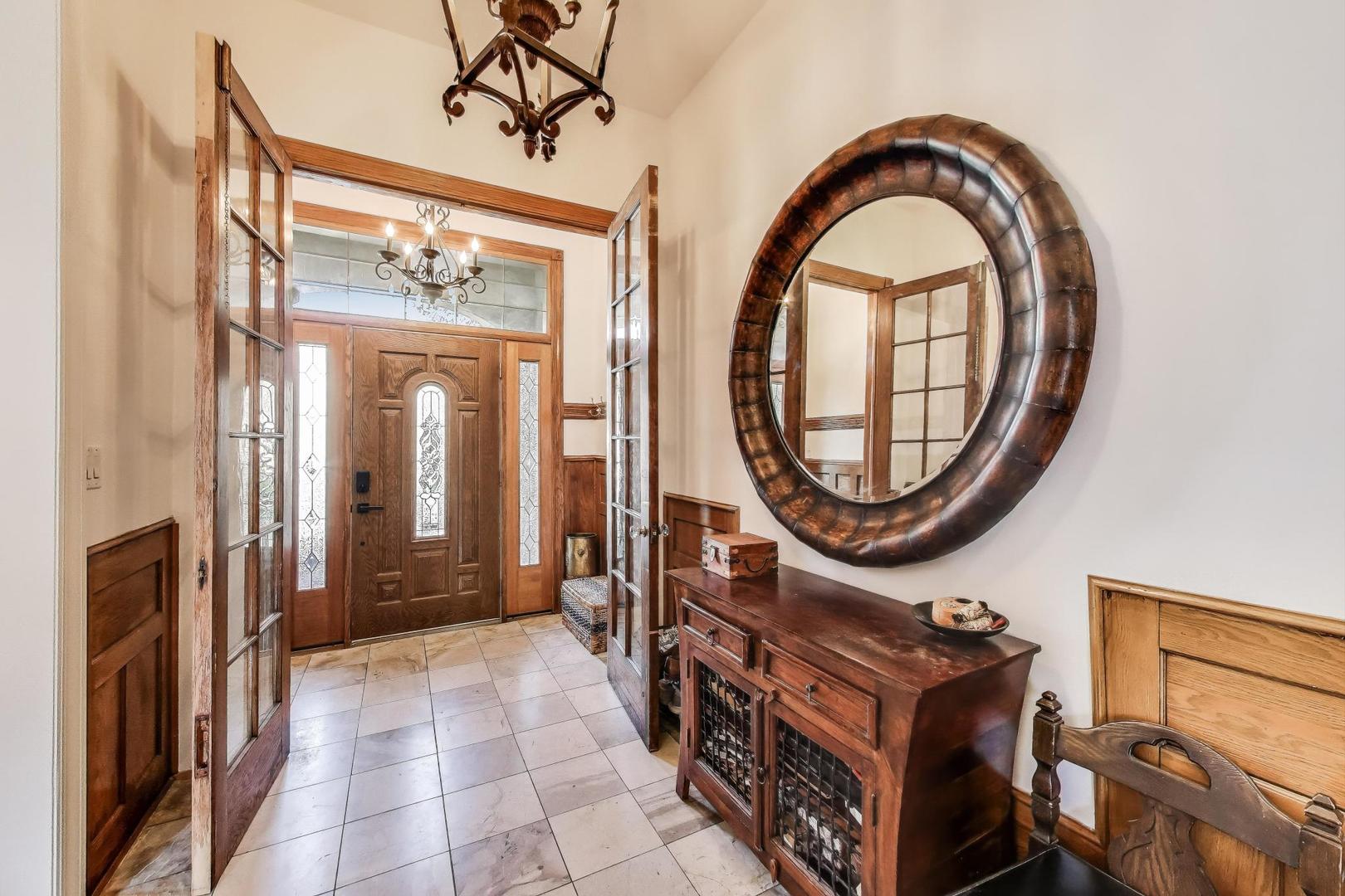 4553 South Ellis Avenue Chicago, IL 60653 - Photo 6 of 62 a view of a interior of house