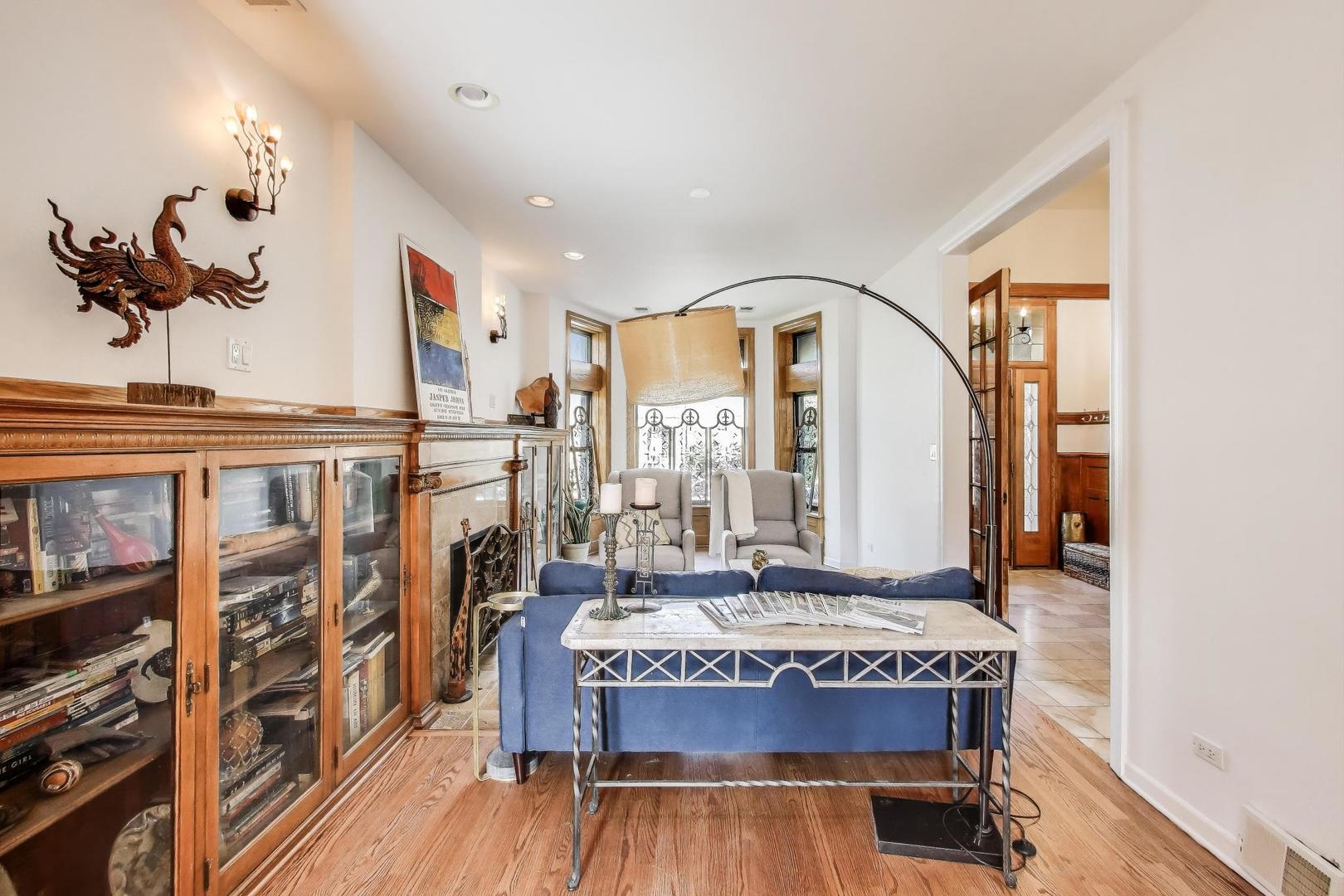 4553 South Ellis Avenue Chicago, IL 60653 - Photo 8 of 62 a living room with furniture a rug and a floor