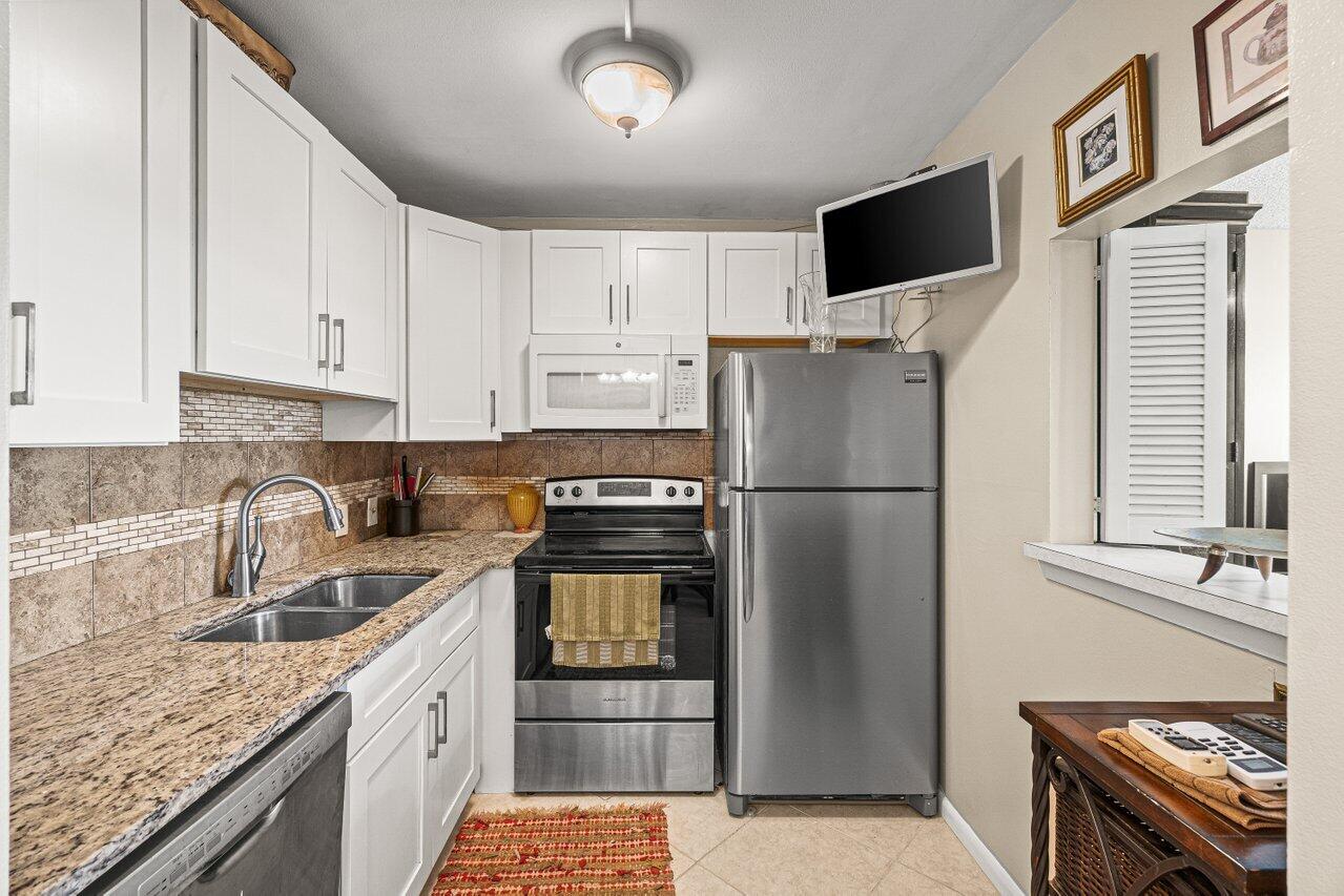 175 Suffolk F Boca Raton, FL 33434 - Photo 3 of 23 010-175SuffolkE-BocaRaton-FL-33434-SMALL