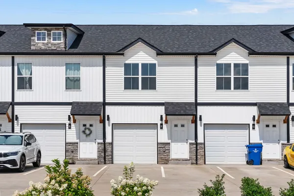 $235,000 | 224 Drayton Drive, Unit E, Clarksville, TN 37042