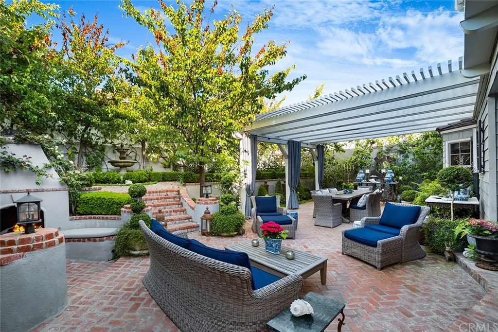 320 Emerald Bay Laguna Beach, CA 92651 - Photo 12 of 32