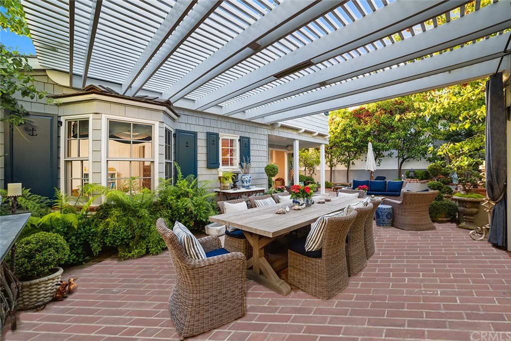 320 Emerald Bay Laguna Beach, CA 92651 - Photo 13 of 32