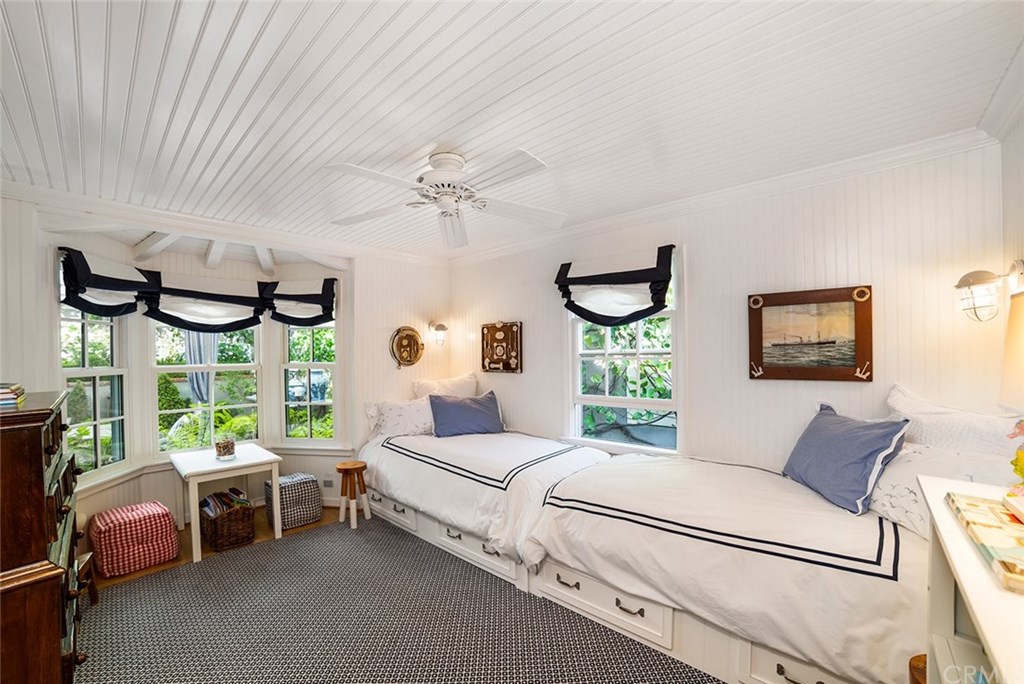 320 Emerald Bay Laguna Beach, CA 92651 - Photo 17 of 32